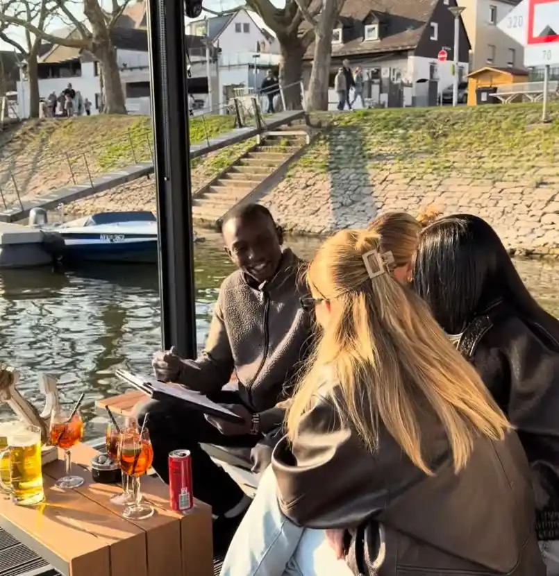 Check-in und Einweisung am Steg vor der Bootstour